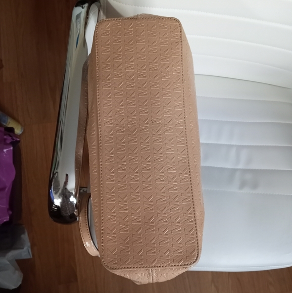 MICHAEL KORS Jet Set Large Embossed Logo Patent Leather Tote Bag Nude w/ COA - Picture 11 of 15